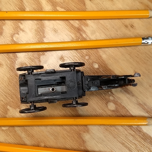 Collectable Metal Die Cast Horse & Stagecoach pencil sharpener - Picture 8 of 13